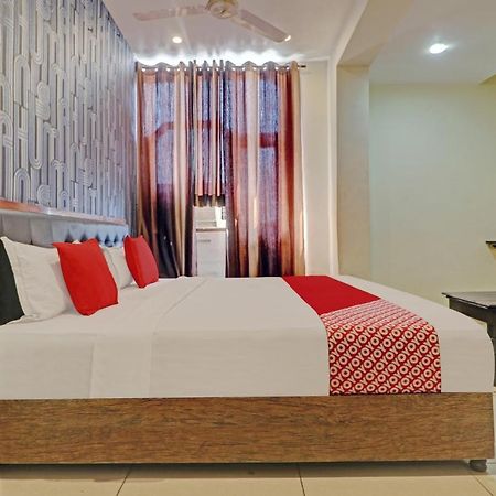 Oyo 74073 Hotel Abhishek Лудяна Екстериор снимка