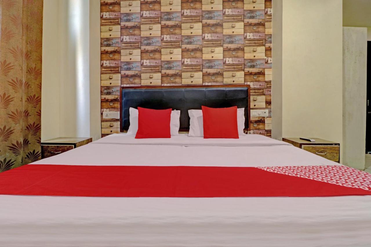 Oyo 74073 Hotel Abhishek Лудяна Екстериор снимка