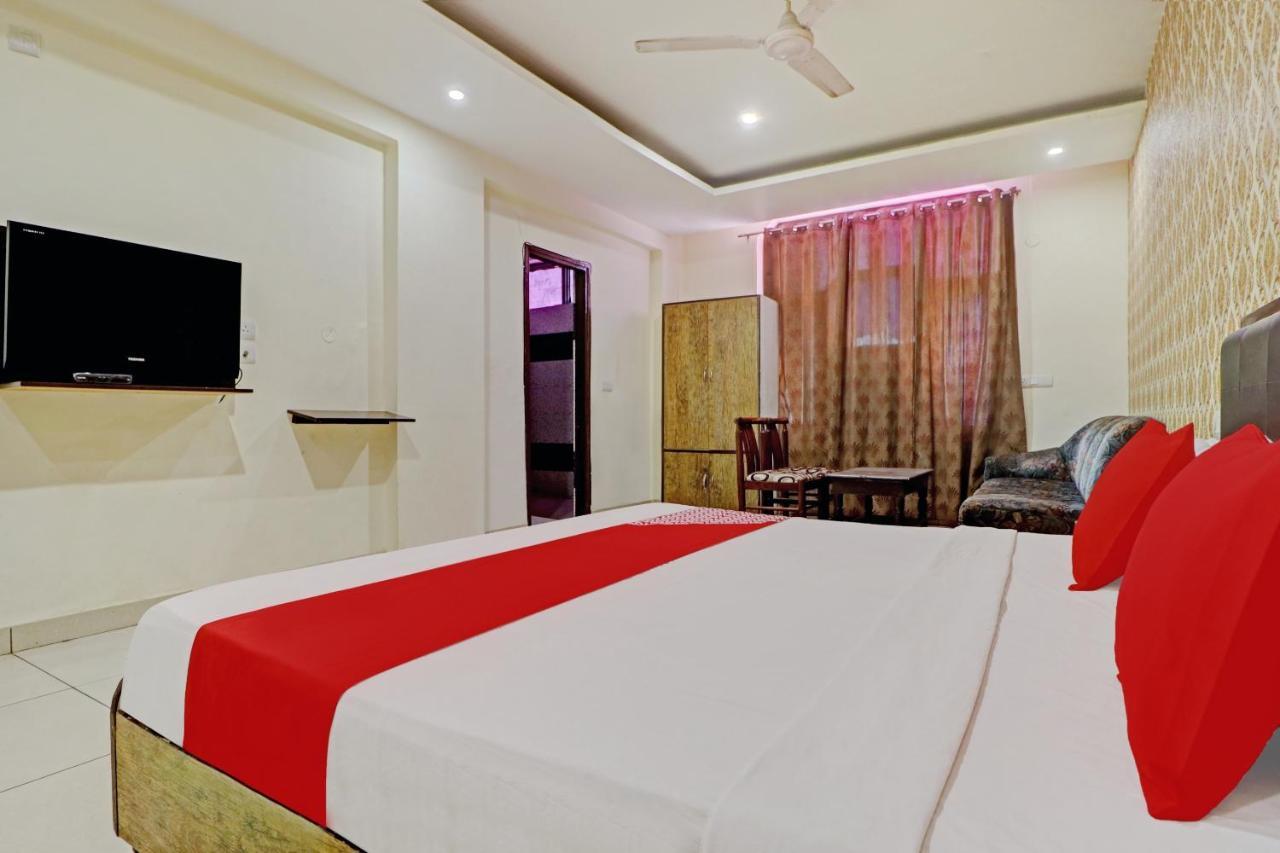 Oyo 74073 Hotel Abhishek Лудяна Екстериор снимка