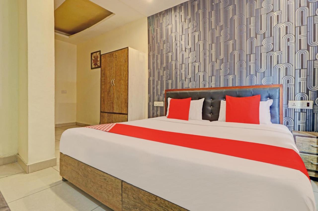 Oyo 74073 Hotel Abhishek Лудяна Екстериор снимка