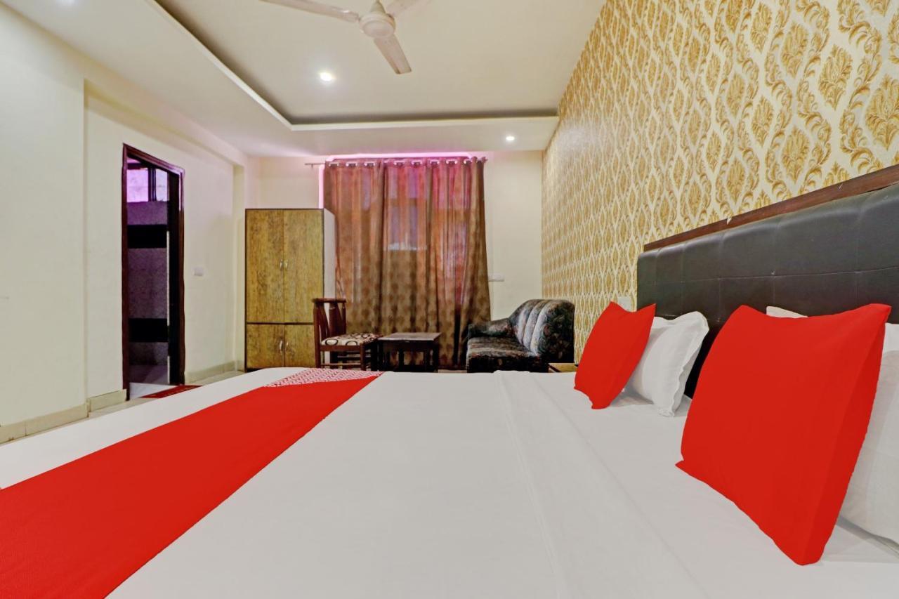 Oyo 74073 Hotel Abhishek Лудяна Екстериор снимка