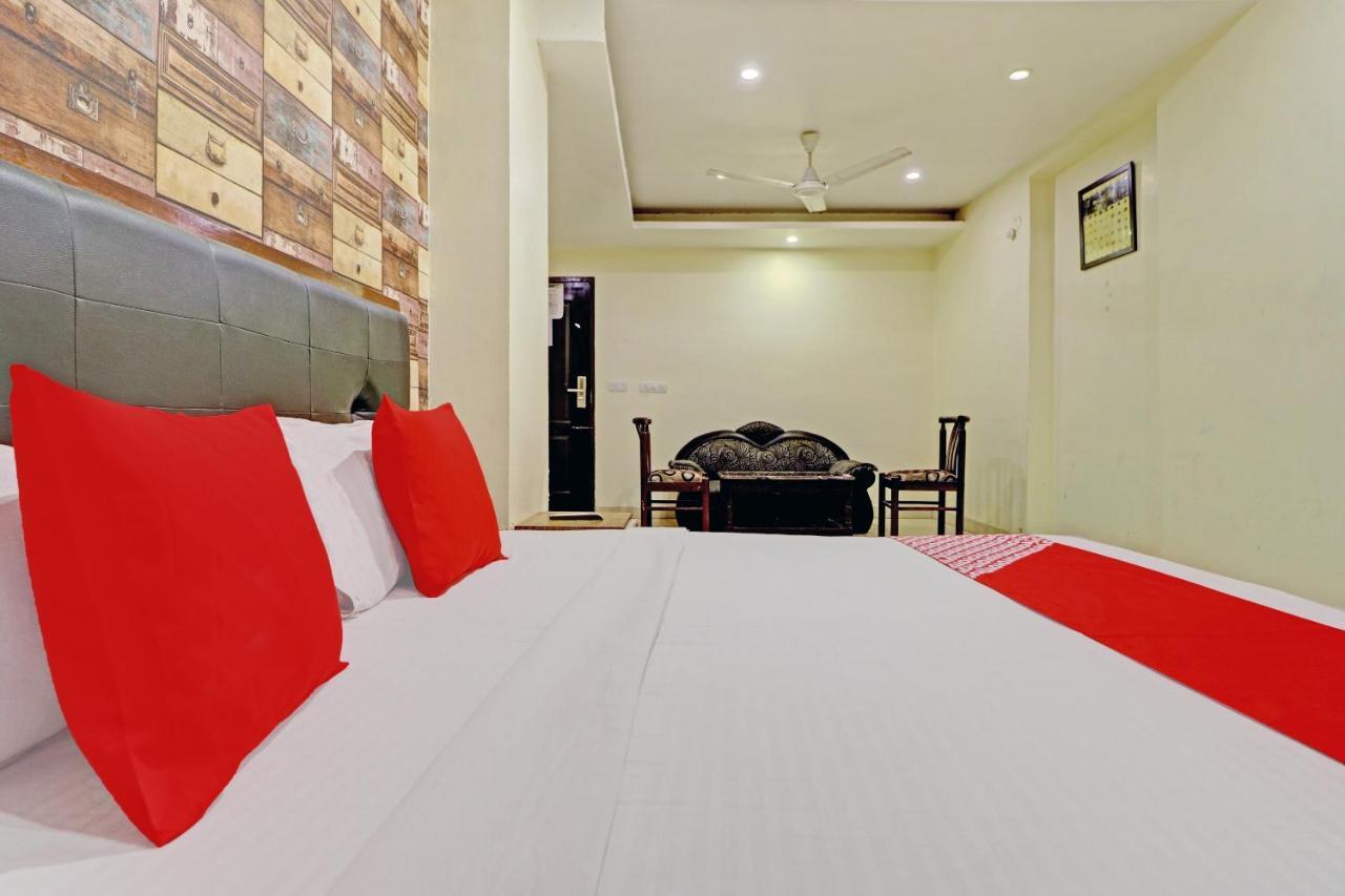 Oyo 74073 Hotel Abhishek Лудяна Екстериор снимка