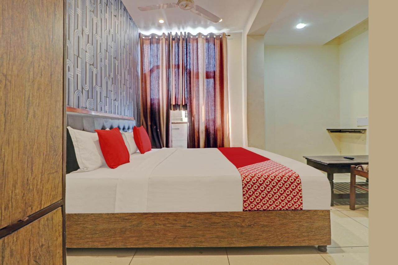Oyo 74073 Hotel Abhishek Лудяна Екстериор снимка