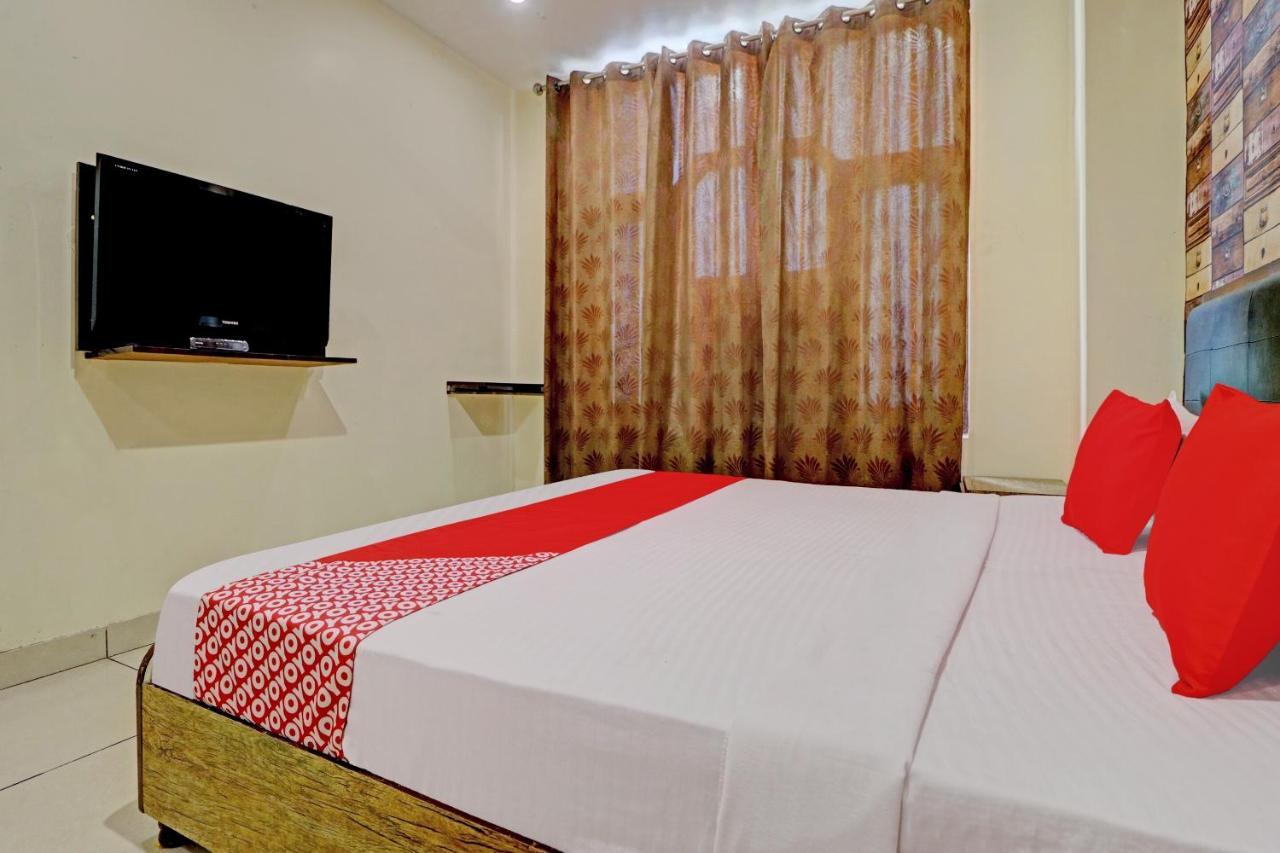 Oyo 74073 Hotel Abhishek Лудяна Екстериор снимка