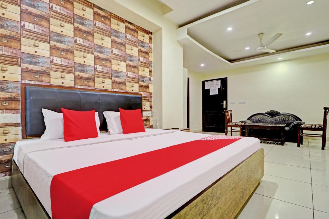 Oyo 74073 Hotel Abhishek Лудяна Екстериор снимка